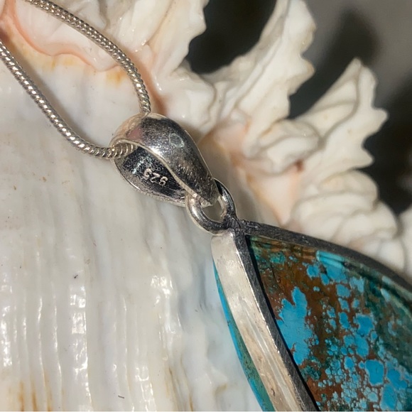 Kingman Turquoise natural gemstone teardrop pendant - Picture 4 of 8